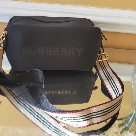 Burberry pouch converted into shoulder bag or cross body - Picture 8 of 16